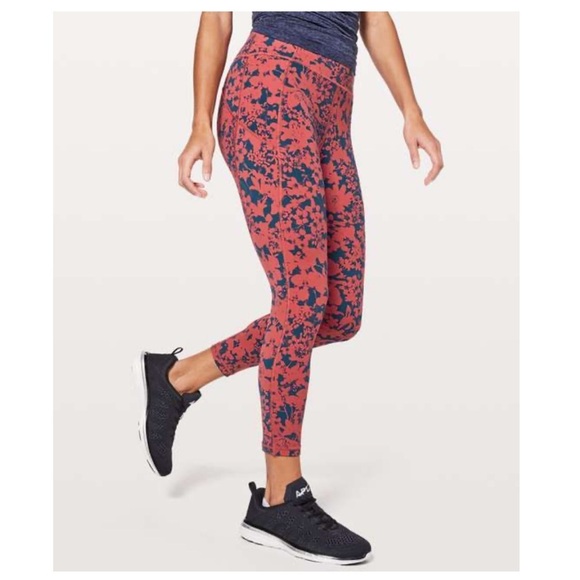 Lululemon High Rise Efflorescent Dark Canyon Onyx Blue Final Lap Crop - Picture 10 of 12